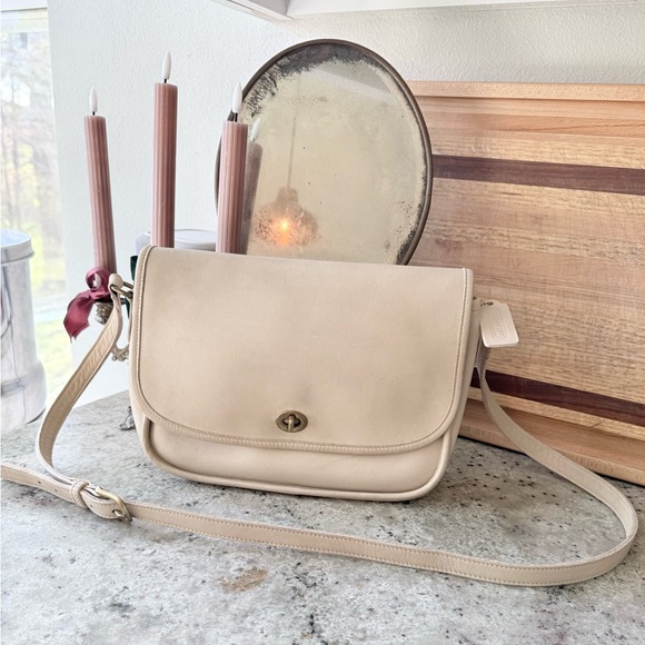 Coach Handbags - Vintage Coach Court Bag 9790| Cream Leather Crossbody Turnlock| USA Made